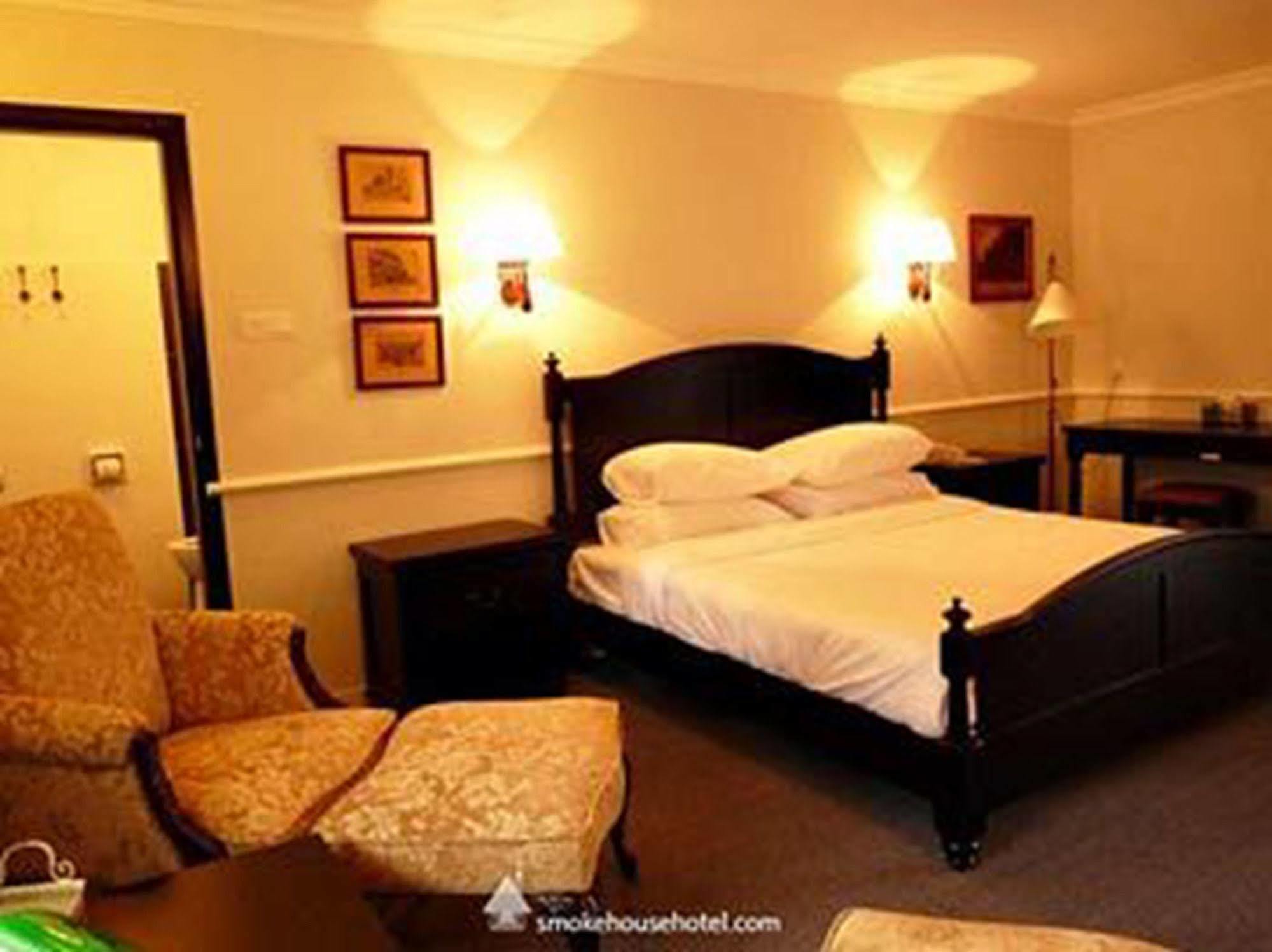 The Smokehouse & Restaurant Hotel
