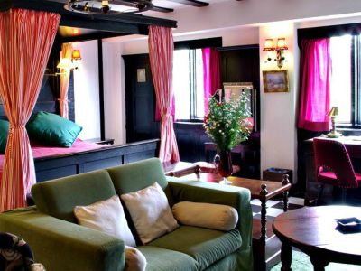 The Smokehouse & Restaurant Hotel